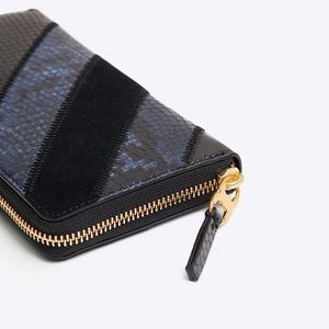 GEMINI LINK EMBOSSED ZIP CONTINENTAL WALLET